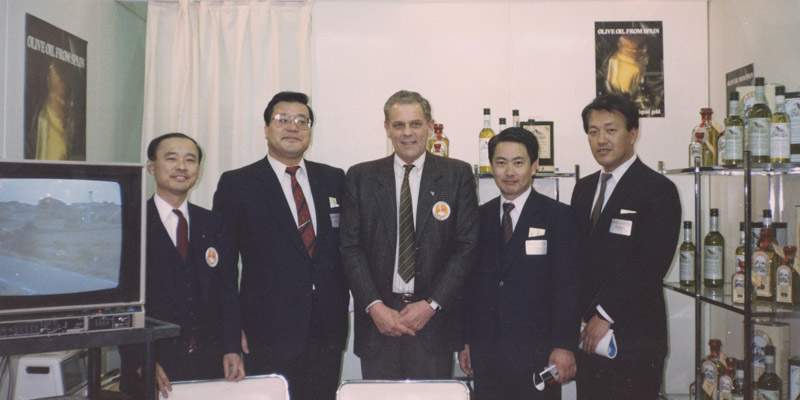 1989 - Nuevo distribuidor en Japon